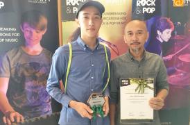 ขอแสดงความยินดี ครูแมว/น้องแนท ที่สอบ Trinity pop rock Drums (กลอง เกรด 3 ได้คะแนน อันดับ 1 ของประเทศไทย)
